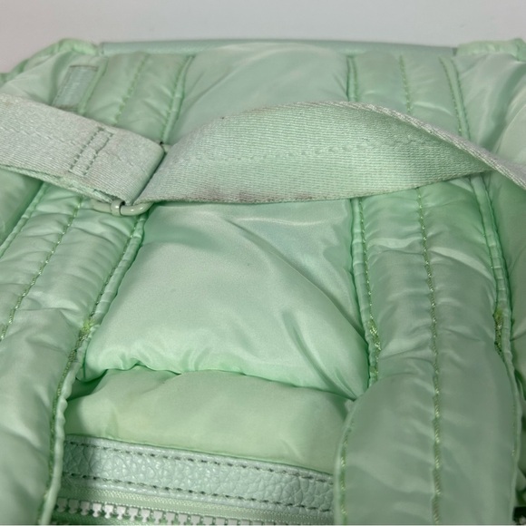 Isaac Mizrahi Puffy Crossbody Turquois Duffel  Bag With Lots Of Packets - Picture 9 of 10